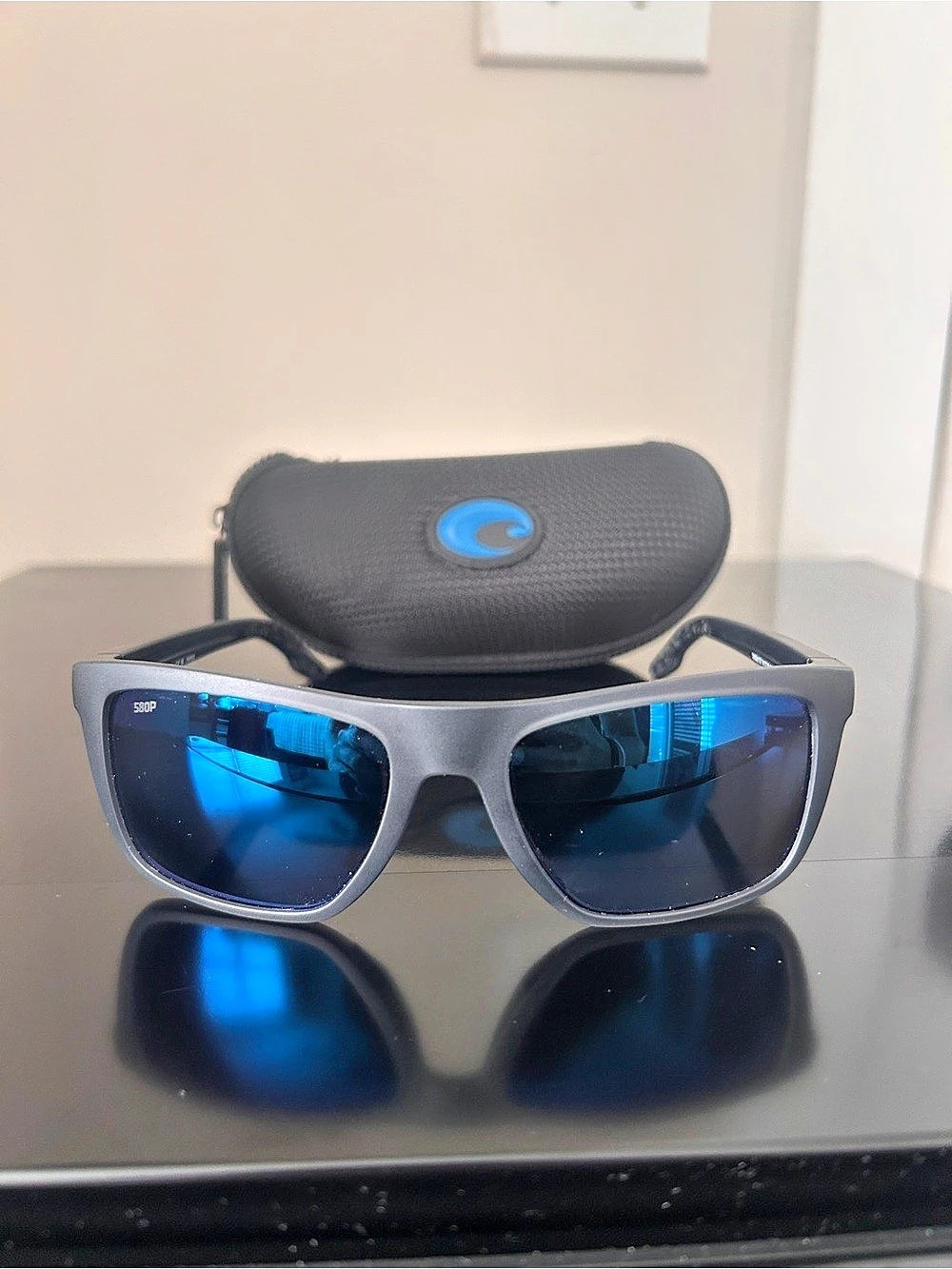 Costa Mainsail Polarized Sunglasses in Gray & Blue Like New
